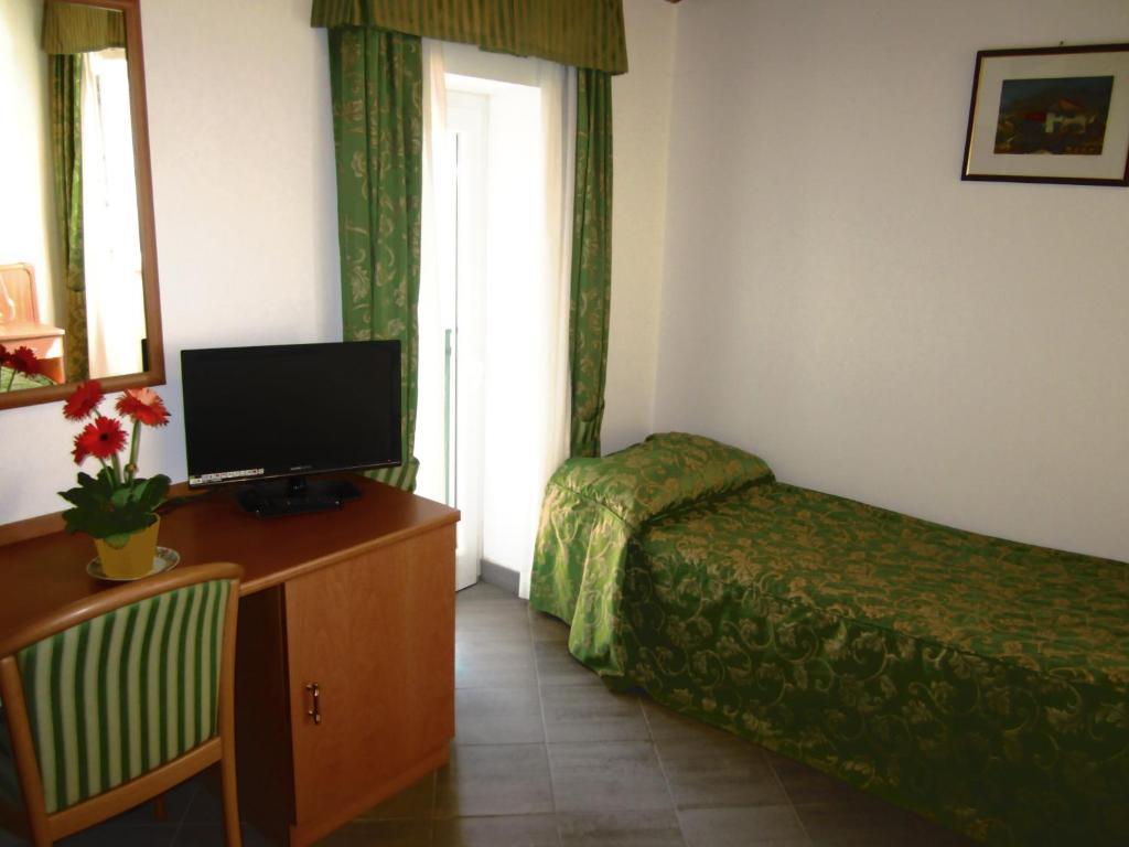 Albergo La Veranda Tavarone Exteriör bild